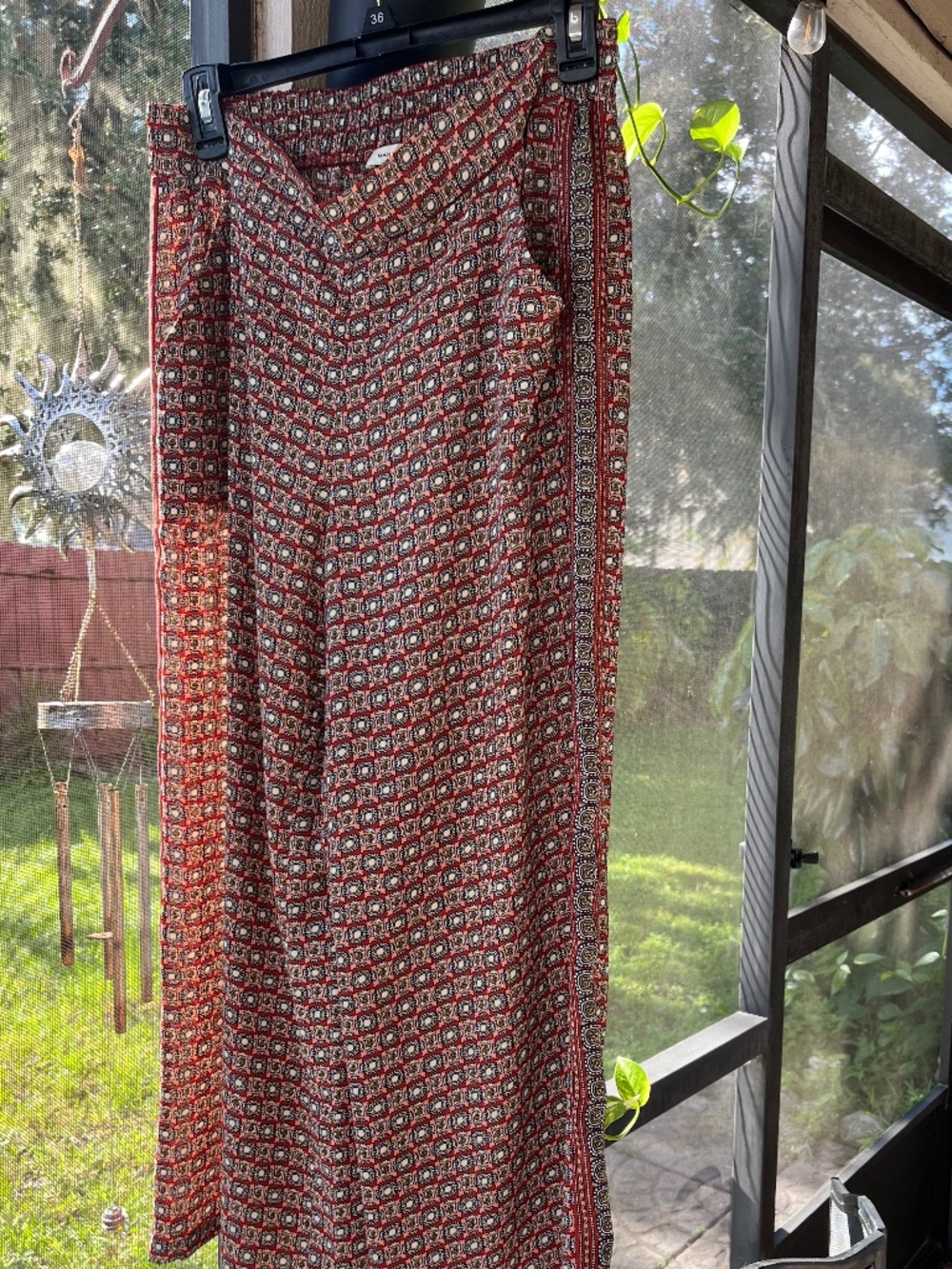 Max Studio red geometric print wide-leg cropped pants size Medium - Picture 2 of 7